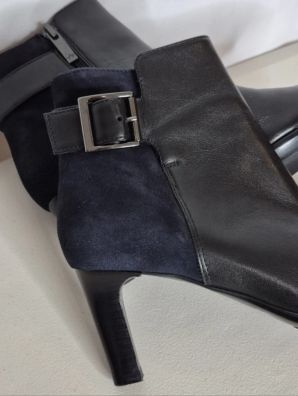 Aquatalia Black Itailian Leather and Navy Suede Ankle Boots w/ Buckle - Size 7